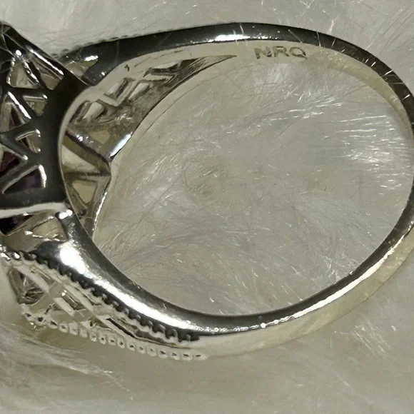 Elegant Purple and Silver Ring - Picture 9 of 10
